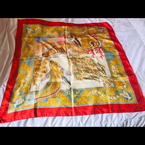 AUTHENTIC SALVATORE FERRAGAMO TROPICAL SILK SCARF - Picture 6 of 6
